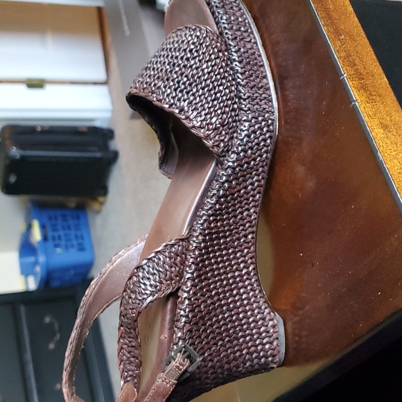 Sandals - Picture 2 of 4